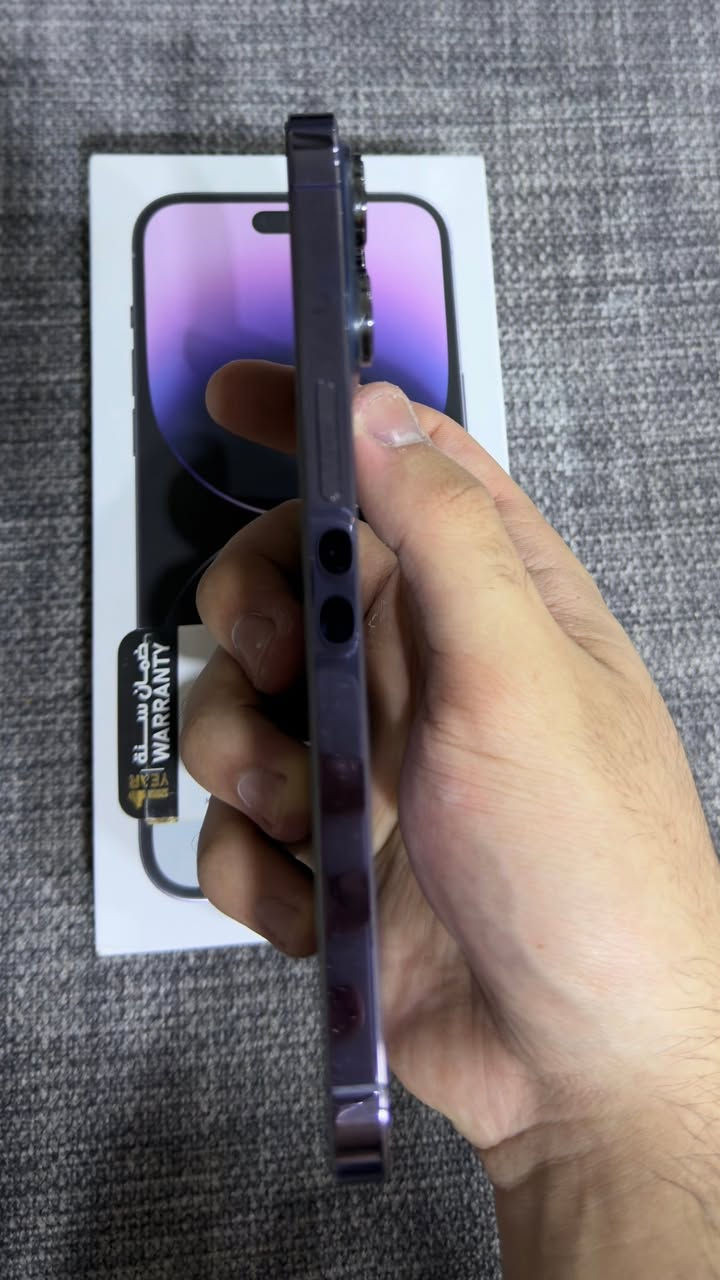 ايفون 14 pro max نظافة 100% الجهاز مضموم شخط واحد مابيه بلادي من الشركة بطارية 95 دبل سيم كرت ذاكرة 256 ملحقاتة كاملة الواير مال شحن ماملعوب بيه السعر 900 وبيه مجال بسيط جداً 
بغداد البياع ***********
