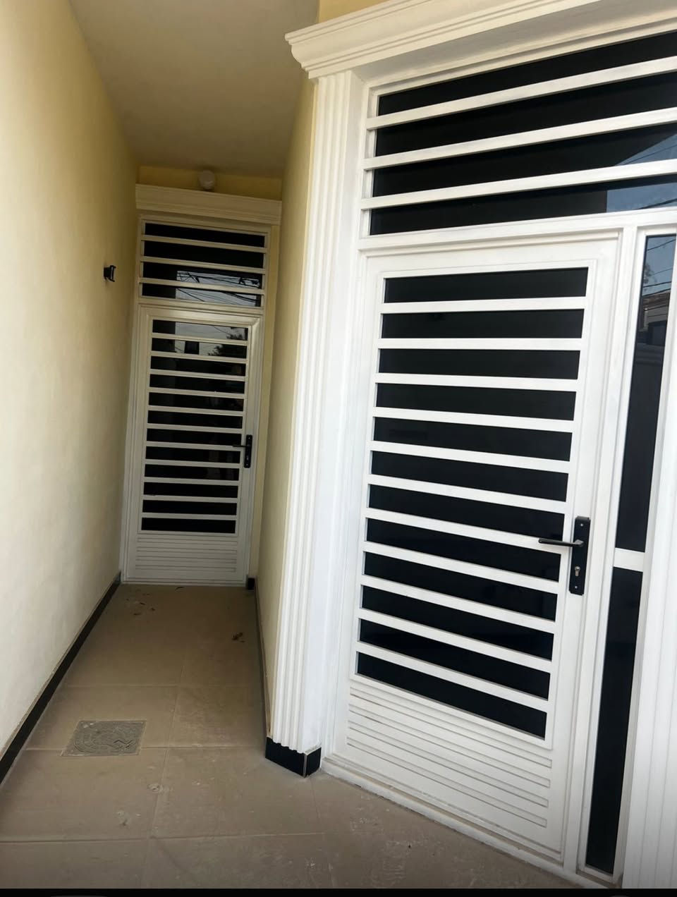 مشتملات طبك / مكان مميز العرموشية/ طابقين/خلف مطعم العلوي مباشرةً/ بناء زيرو 2026/ المساحة100 متر المشتمل الواحد/3 غرفة نوم كل مشتمل /  الشارع عرضة 10 متر / بنص السوك الشرطة والعرموشية /السعر 95 قفل للتواصل ***********
