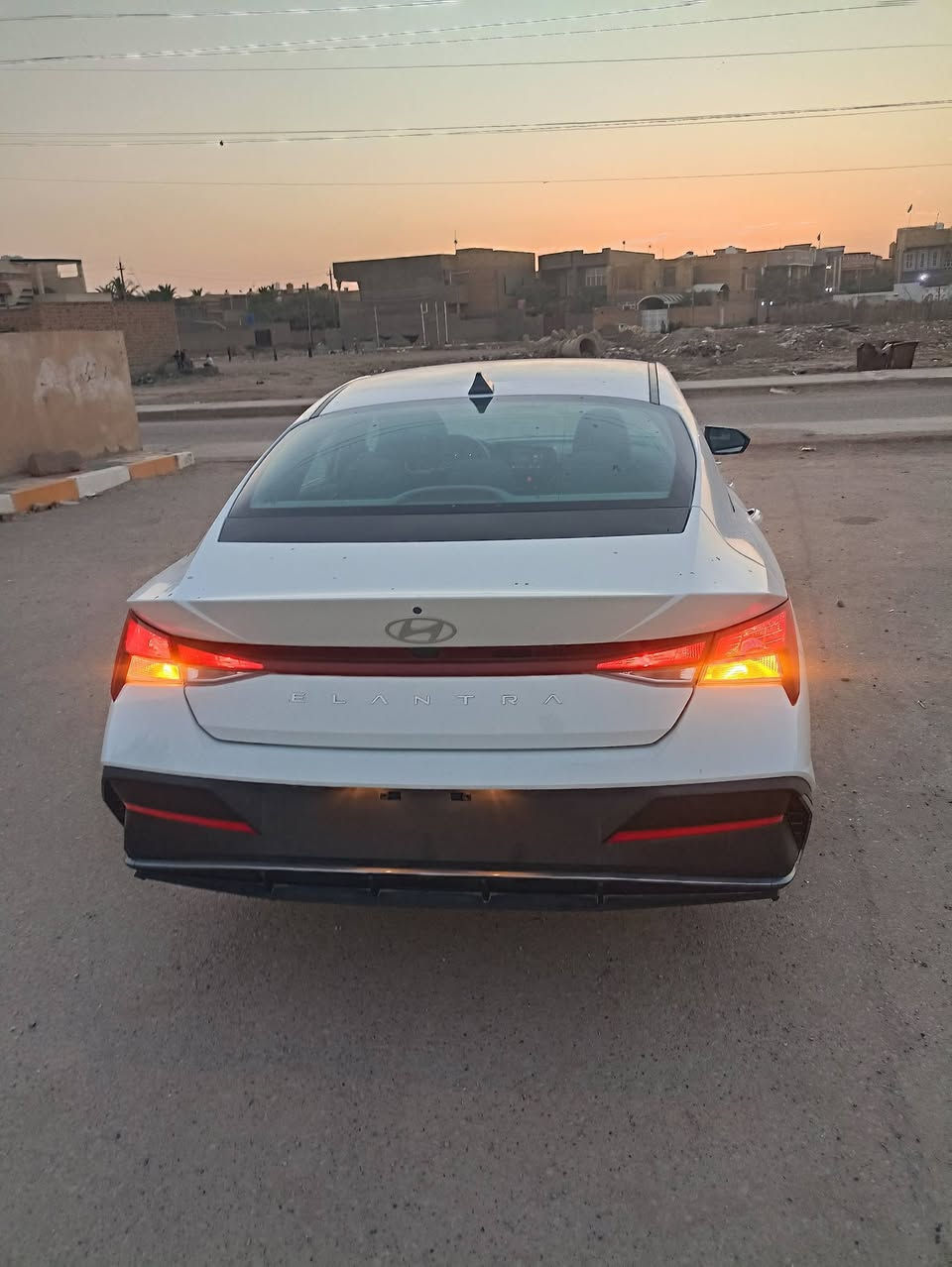 الانترا وارد امريكي ابيض زيرو ماشيه الفين فقط
تبديل باب السائق اصلي نفس الون فقط وصور الحادث بلمنشور
تحديد مسار 
قياده اليه
حساسات امامي خلفي 
كامره دوراره
رادار جانبي 
مانع تصادم 
اوتو ستوب 
مكينه الفين دوش
السعر ١٦٥ 
ذي قار سوق الشيوخ 
***********
