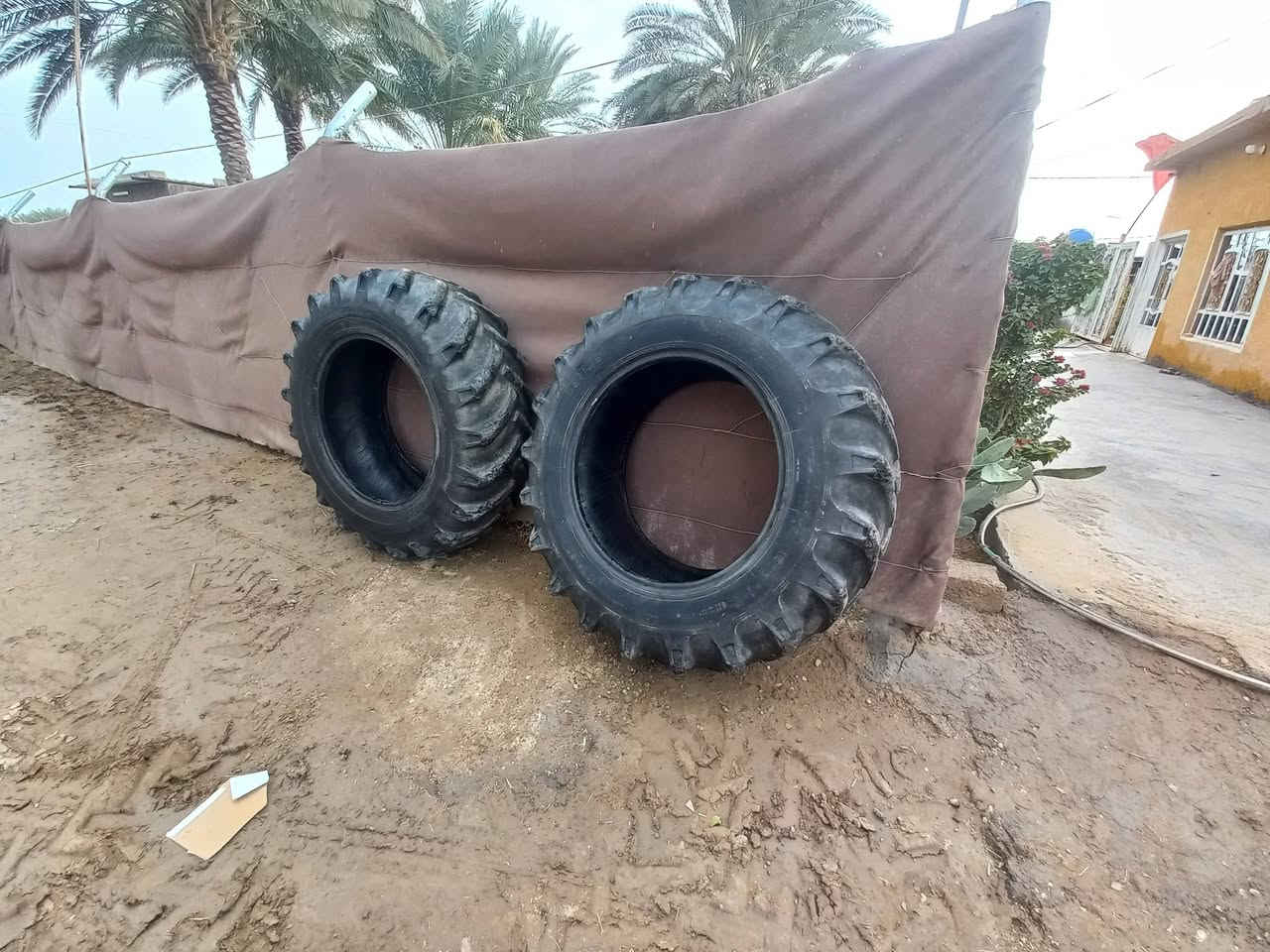 البيع  زوج تايرات  30.9.16 
***********
ناحيه الشحيميه قريه الدواغنه

