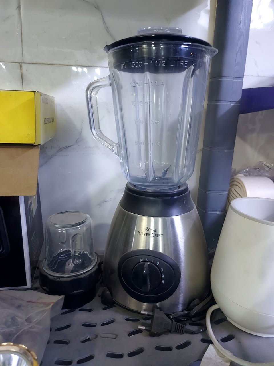 تصفية بضاعة تصفية محل اسعار مناسبة بضاعة اوربية امزون مامستخدم بلكارتون 
كوت الكفاءات بداية شارع الكفاءات بعد الاشاره المرورية مجاور المشتل محلات امزون للبضاعة الاوربية الاصلية *********** يوجد توصيل داخل الكوت وخارجه
