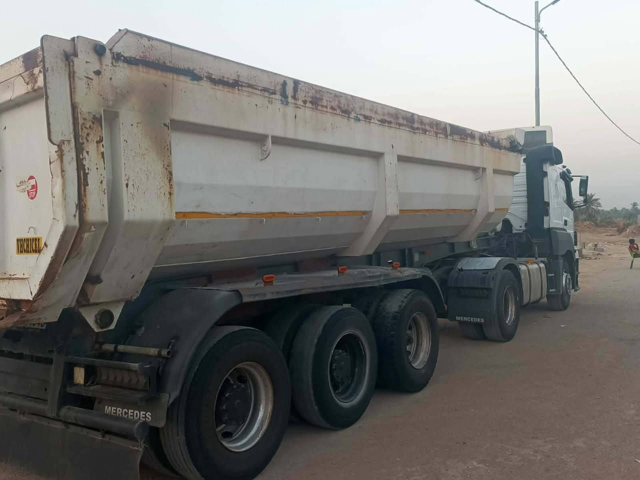 يالله
السلام عليكم من رخصت الادمن 

للبيع اكسور نساف راس وعربانة جاهزة امجهزة للعمل موديل 2005 عربانة حدادية السيارة حيل نظيفة للاستفسار الاتصال على الرقم ‎0783 171 9150
