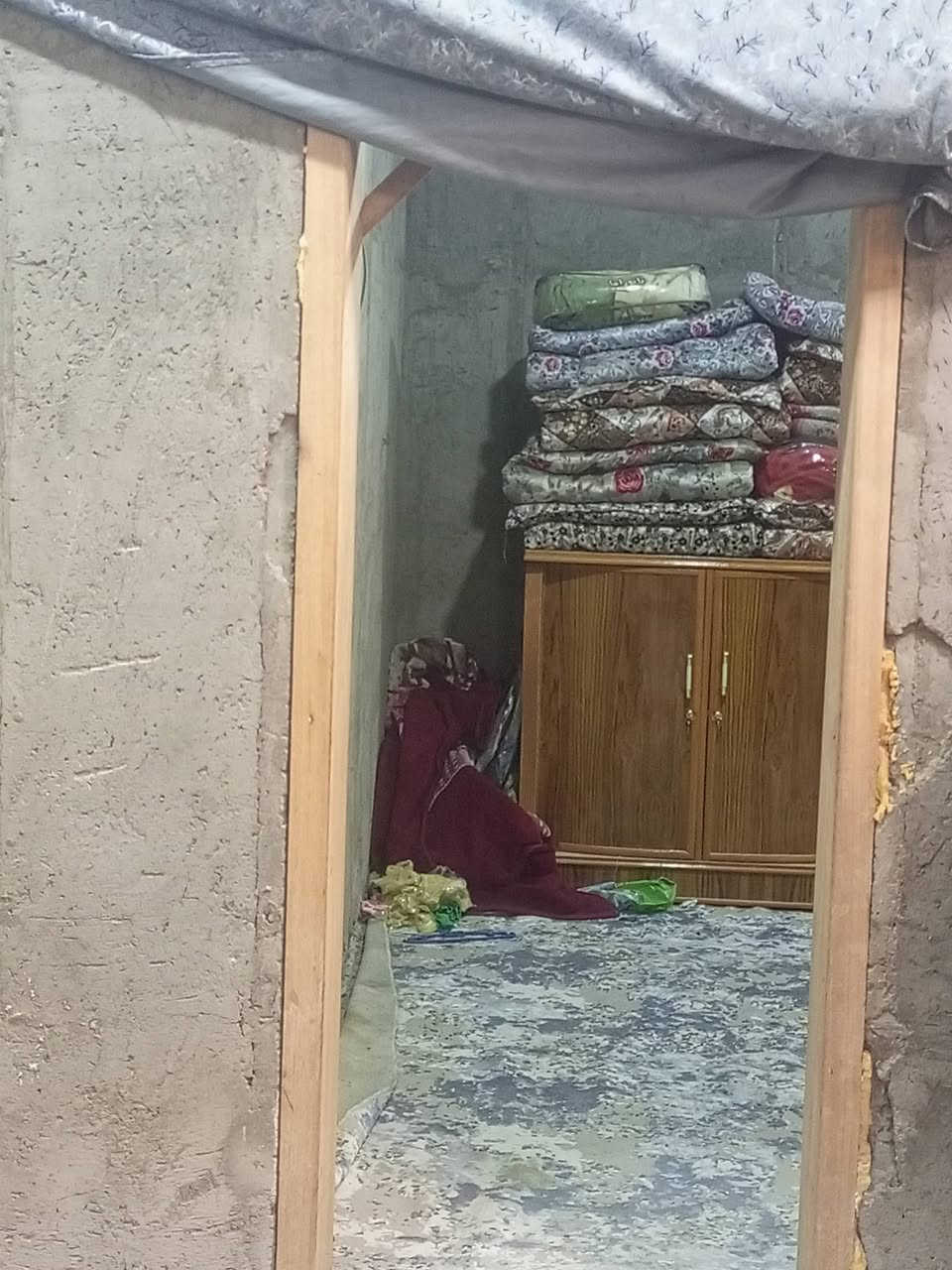 السلام عليكم 
بيت للبيع مساحه 200متر يحتوي ع غرفتين وصاله واستقبال وحمامات داخليه وخارجيه الموقع النجف الاشرف شارع المعمل  قريب الشارع العام السعر 60مع المجال ***********
***********
