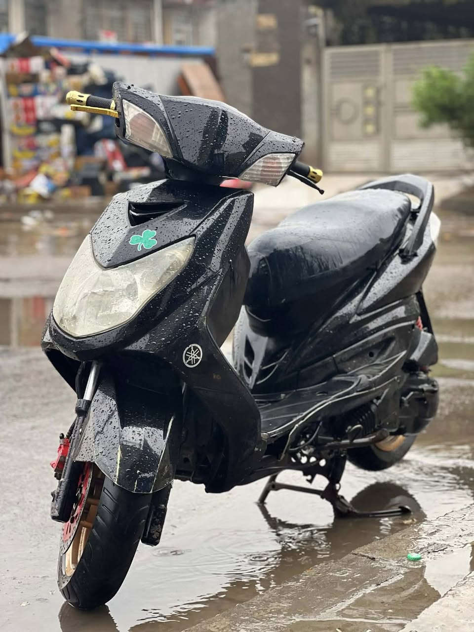 السلام عليكم من رخصت الادمن دراجه سكنس فحل تزويد خارجي فقط الدراجه بلاديه 53ونص الدراجه ما مفتوحه بلاديه بيها تزويد خارجي قبق فلاوين رياضي لون ذهبي قطره رياضي لون ذهبي وياله  مال سكنس جبلي رياضي لون ذهبي يدات بريك كوسو ذهبي يدات بانزين ذهبي بيها زنون اصلي ثلجي يصطر صطر اشاير لد صرنصه رياضي كاربون فايبر اصلي ام الكاتم فقط بيها تريشه يسره نقص الدراجه مكفوله من الطول ل طول سعر الدراجه 625و بيها مجال رقم الهاتف ***********واتساب متواجد فقط🤍
