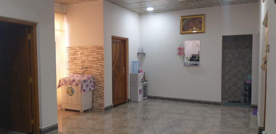 بيت للبيع مساحه 250 متر تنومة 
في منطقة (حي الموظفين) طابو صرف
شارع تبليط وجميع الخدمات متوفره
مدارس حكومية ابتدائيه،متوسطة،اعدادية
التفاصيل الاكثر لاتصال ع الرقم التالي:***********
