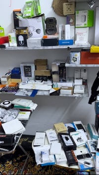 شلعة اكثر من 270 قطعة الكتروني خام  واتساب 07777748827 سعر مناسب