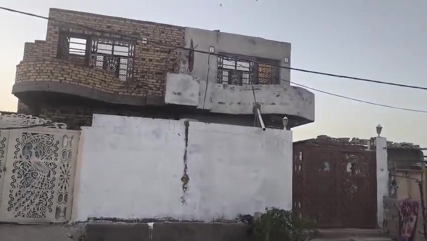 للبيع، بيوت 2،هياكل،، مساحة الواحد، 100، م، بناء طابوق صب كونكريت طابقين، طابو زراعي سند25، كل الخدمات موجودة ماء كهرباء مولد مدرسة شوارع تبليط، شارع كربلاء عمود 130، شارع الزركه، السعر، 50، رقم الهاتف، ***********
