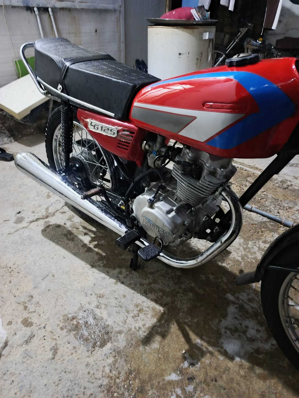 سلام عليكم 4 كير للبيع اوراق اصولي مو استنساخ شاصي ارشه 18 ومكينه ارديكو 20 مامفتوحه تعمير جديد دراجه كله جديد تعمير من الوياله تانكي غراض كله جديد كلجات جدد سعرها 475 وبيها مجال قليل مكاني بابل الحله شارع 80 مال كربلاء ***********
