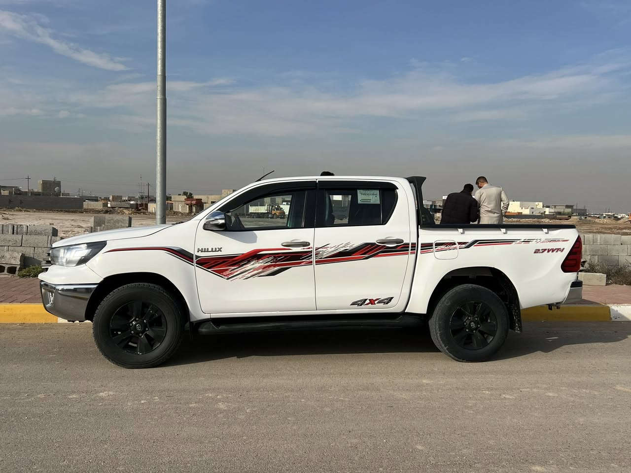 بيكم هايلوكس فور ويل 2017 كويتي باب اول رقم بغداد سياره بصمه  وشاشه كبيره اصليه  السياره نضيفه جدا 
سعرها 265 وبيها مجال
مكان السياره رمادي 
الرقم ***********
