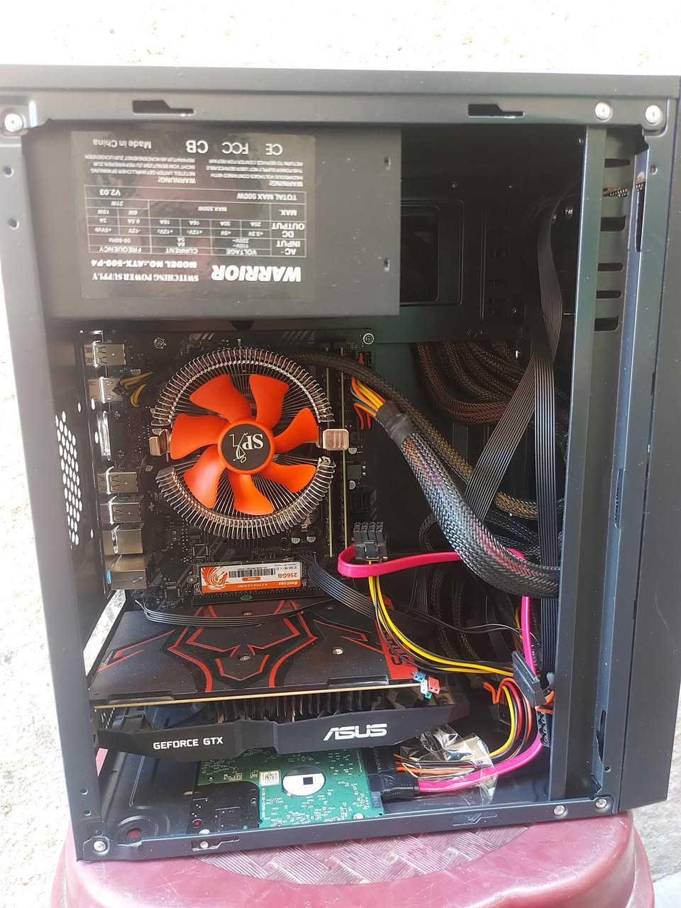 للبيع كيس جديد لوك هاي المواصفات
Case black
H61
PS 500W 
i5_2400
Ram ddr3 16gb
Hard m.2 256gb +hdd 500gb
Gpu gtx 1050ti 4gb gaming Asus
Keyboard G16 60% RGB
Mouse gaming RGB
Cable HDMI


**إذا كنت صاحب هذا الإعلان وتريد حذفه لأي سبب، رجاءا أرسل رسالة إلى الدعم الفني**