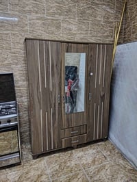 أغراض مستخدمة • أغراض غرفة نوم • مقابل الكوميته