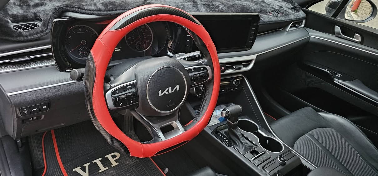 السلام عليكم
K5
2023
وارد امريكي
Gt line
تبديل قطعه وحده فقط باب خلفي بدون صبغ نفس اللون
معوقين
ومعوقها متوفي
عندي بيها وكالة عامه 
للتواصل
***********
