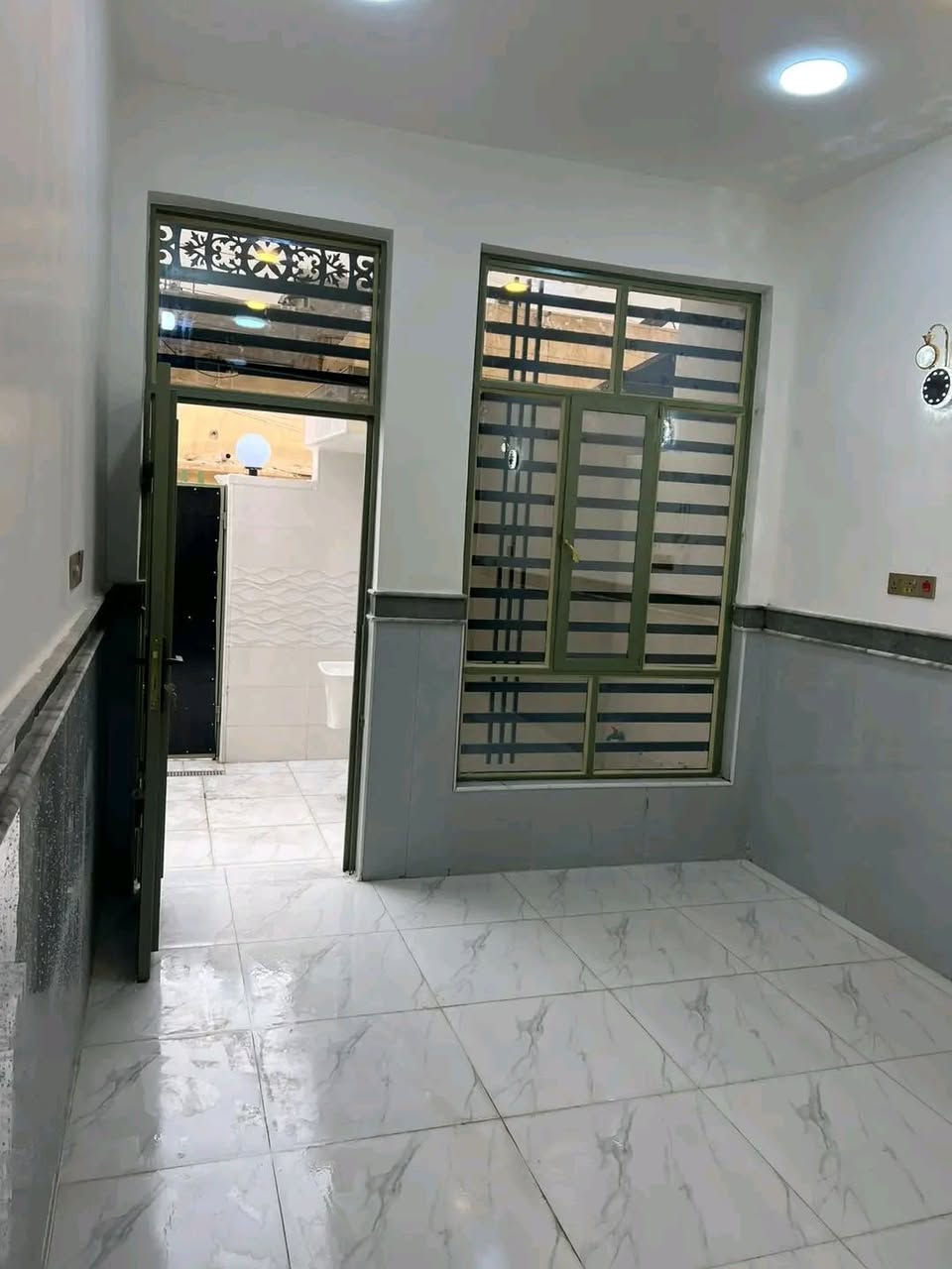 دا🏡ر(مشتملان) للــــــــــبيــع ) 
المساحه 100 متر( 5×20)
«العنوان» الشيشان مقابل الصحفيين قرب سايدين الموضفين 
~"يتكون"~ الدار من 🌹طرمه🔑 استقبال 🔑ممر 🔑مطبخ🔑 صاله 🔑غرفه نوم 🔑🧲
للاستفسار الاتصال على ☎️ ***********
