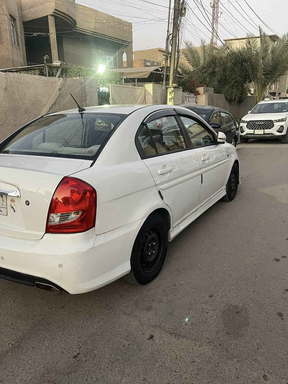 اكسنت 2011 الشكل الرياضي
المواصفات :- 

خليجي

تبريد ( شرط التثليج والانجماد بلصيف مو هسه 😉 )

محرك 1600 ( جديد ) 

كير ( جديد )

صدر امامي و خلفي ( جديد )

تايرات زوج امامي ( جديد ) الخلفي صارله اقل من سنة مبدلهن

كاميرا وشاشة وحساسات خلفية 

فتحة سلايد

اشاير بلمري

اقتصادية بشكل مو طبيعي بصرف البانزين

  الملاحظات :-

مثل الباب الخلفي خلف السائق بي ضربة من الاسفل ومصلح ومصبوغ وموجود الضربة بلصور وايضا ملاحظات اخرى 

السياره ناقصها فقط :

تصفير فلنجات اماميه سعر التصفير 20 الف

وشد جهاز الحساس الخلفي مشتري وكامل بس ينشد لان الجهاز المشدود عطلان ودوشمة الصدر واني الممنون 😊

السيارة كاملة مكمله وعلى ايدي مداريها مثل ممداري ابني 😂

اطلع بيها تراي للبصرة واني الممنون 

السعر 94 وبي مجال للطيبين

للتواصل فيس بوك ورقمي ( *********** )
