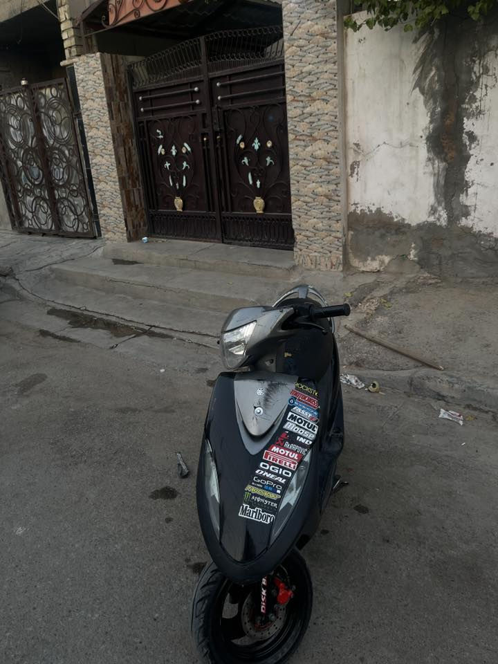 سلام عليكم دراجه ماكس عدله دراجه نضيفه كفرات بلادي كابريتر بلادي دراجه فقط مجفته تجفيت (بلادي)كهربائيات كله شغاله الدراجه كله ختم واحد السعر 450وبيه مجال بسيط للمراسله واتساب***********
