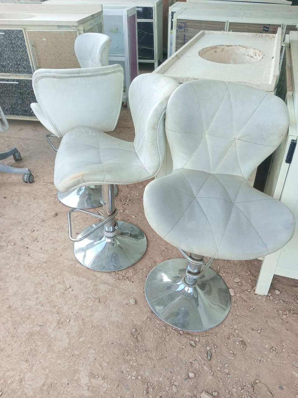 انواع الاثاث الجديد و المستعمل في مزاد الامير 
عنوان شارع ام العضام والركة قرب مكتب المدينة للعقار او قرب جامع سبل السلام 
***********
