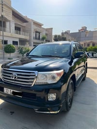 لاندكروزر VXR • ٥٫٧ • ١٥٥٠٠٠ كم