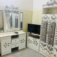 غرفة نوم للبيع  مثل مموضح بالمنشور 5 قطع استعمال قليل قبل شهرين مشتريه...