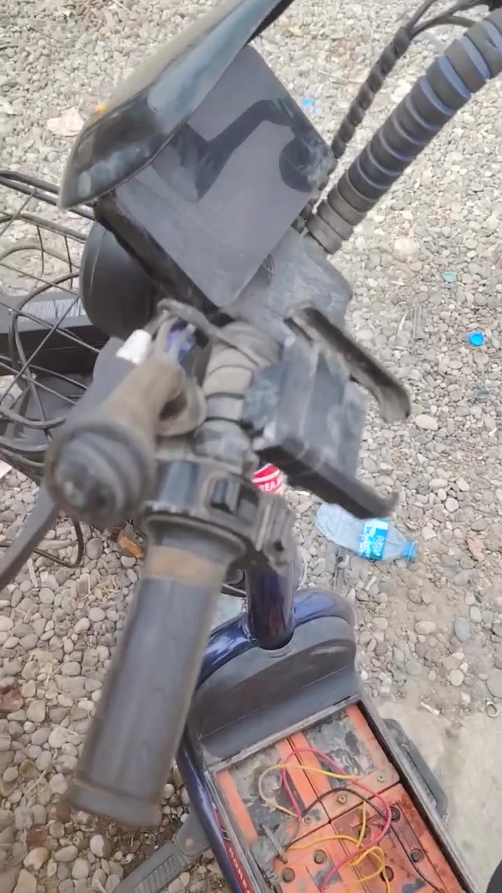 تم صلاح بطريات درجا شحن متروكا كثر من شهر اصلاح جميع انواع ادرجات الشحن وكافا انواع موطورات ول بيسكلات 🚲🛴🦽🛵🏍️🛹
عنوان محل تلول ناصر مفرق شويرات تفتيح من 1 ظهر لل 7 مقرب ستفسار اكثر مرسله صفحا او تصال علا  رقم 
 ***********
 ***********
