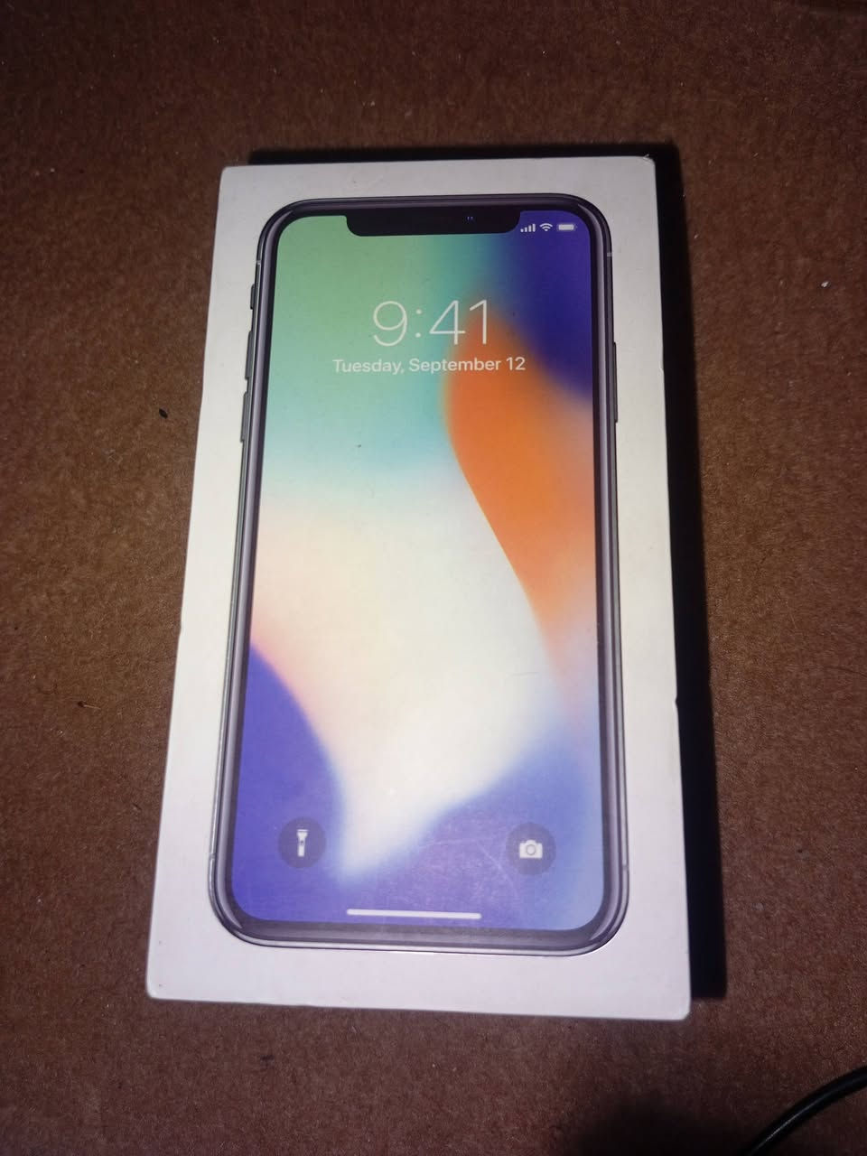 سلام عليكم للبيع مبايل ايفون x وكع من الدراجة وتفلش قيم واخذ ولحد ايكلي شبي ما اعرف بس اريد ابيعة مكاني بغداد البلديات بشارع المصرف تواصل ***********
