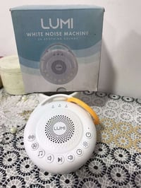 جهاز ضوضاء بيضاء • الكترونيات