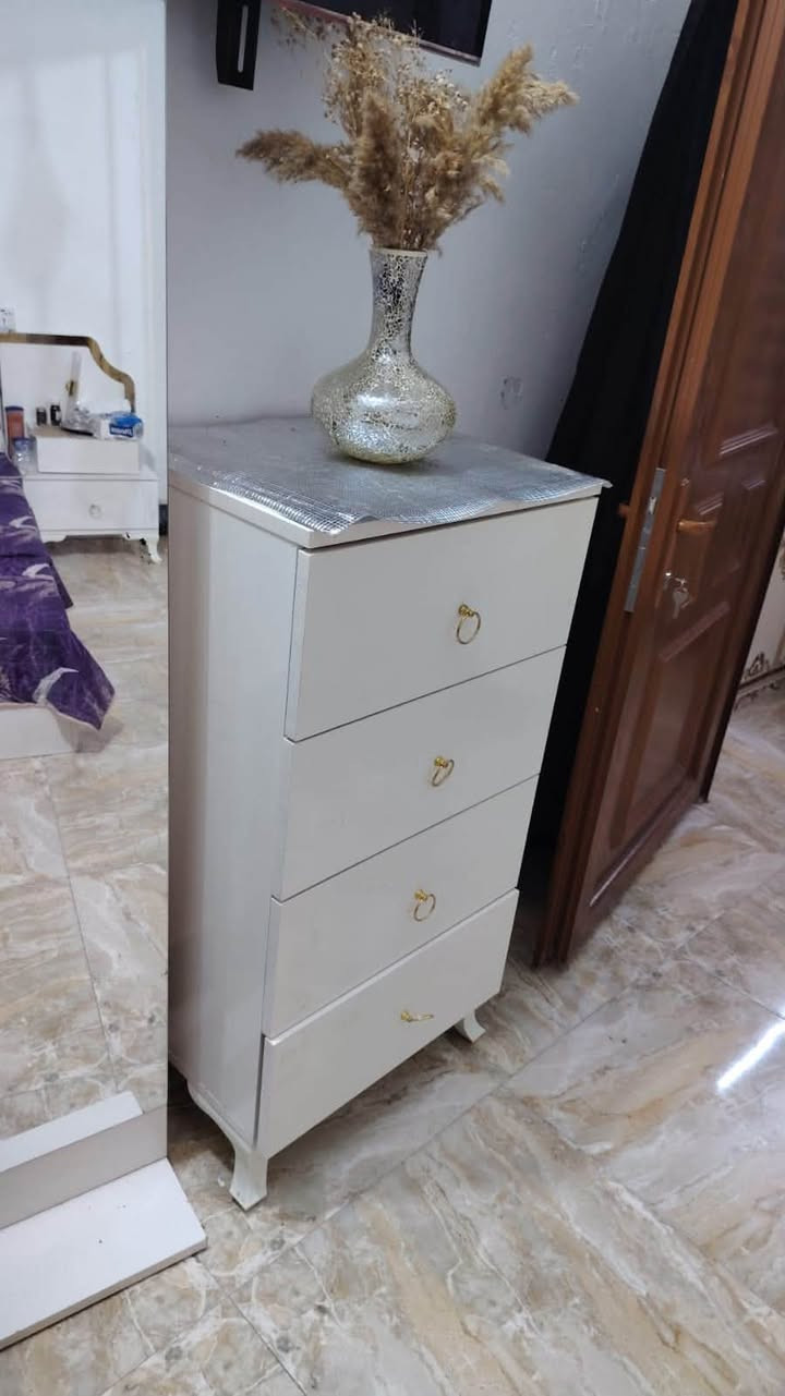 سلام عليكم 
غرفه تركيه استعمال ٣ سنوات نظيفه بس بيها ضرر قليل بالجرارات اخذتها بمليون و٨٠٠ وابيعها ب ٧٠٠ وبيها مجال   
الاستفسار ع الخاص


**إذا كنت صاحب هذا الإعلان وتريد حذفه لأي سبب، رجاءا أرسل رسالة إلى الدعم الفني**