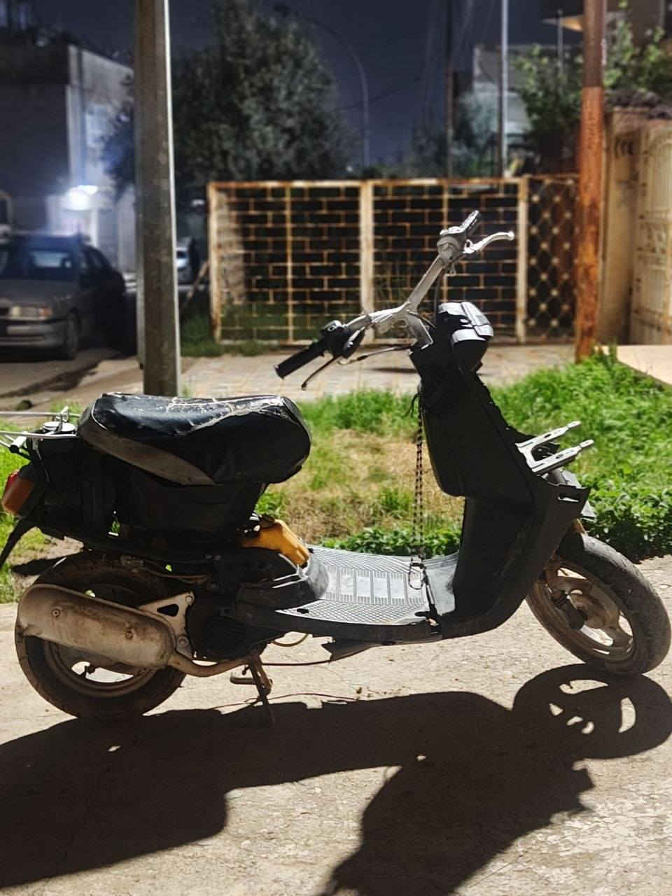 ماطور بزون ما ناقصو اي شي بانزين دهن و دوس و اطلع و هاي كدام العين تعميره جديده مكان شقق الخضراء
السعر:75 وبي مجال للطيبين 
الرقم: ***********
