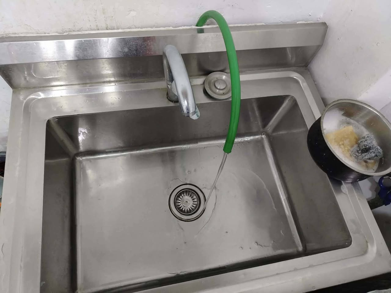 غراض مطعم للبيع
العارضه مع الميز مقبلاة. ٢٥٠ الف 

سنك سل ستيل ١٥٠ 

حمايه اربعه بلنك ١٥٠

مكان بغداد حي اور 

***********
