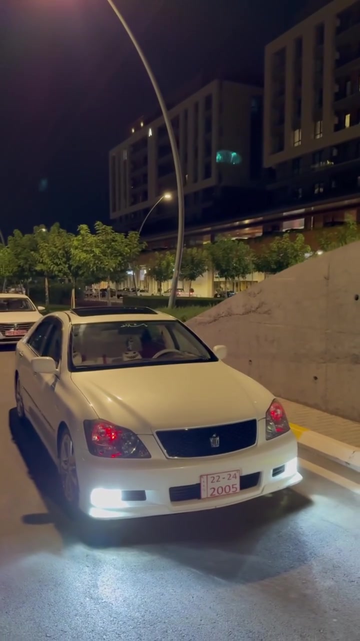 شاهینە ١٨٤ بڕاوە
٣ دوگمە 
جڵد و سڵاید و هیتەر 
سالۆنسا سپۆرت 
ناو سپی 
بەس شوێن براوەکەی بۆیاخە 
زۆر بەقوەتە 🚀
ڕۆنی گێڕ و مەکینەی تازە گۆڕاوە 
گێڕ و مەکینە و کارەبای بە شەرت 
سەیارەکە زۆر زۆر جوانە 
بۆ نرخ تەلەفون بکە یان نامە بنێرە 
*********** 
ڤایبەر و واتسئەپی لەسەرە
