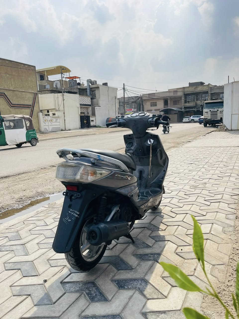 السلام عليكم للبيع دراجه سكنس فحل رمبه كابريتر دراجه ربع  نكره بكل وقت مكينه بلاديه خرسه ماتنسمع كهربائيات شغاله  مكفوله من شخط السعر 675 مكاني بغداد الدوره شارع60رقمي ***********بالعافيه عل ياخذها دراجه كارتون
