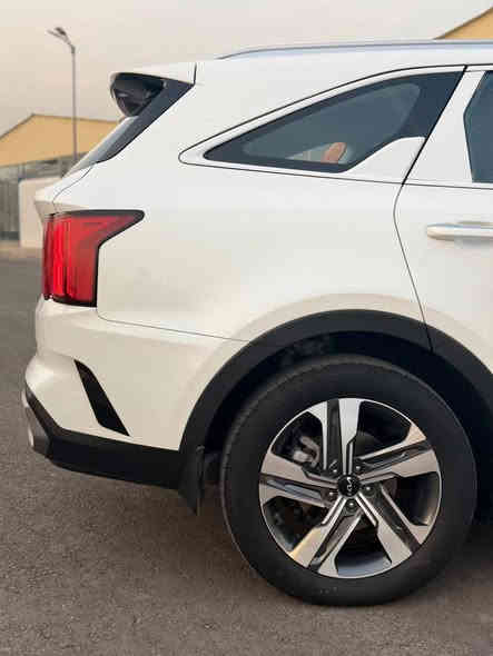 كيا سورنتو 2023 خليجي ( الزيرو )
استلام الشركه الدوليه بعدهه بل ضمان ماشيه 17   عل شرط بعدهه بنايلون الشركه وبفايلون الشركه زيرو المواصفات فول عده بنرامه ( السياره عل شرط مكفوله من جكت الابره) عده بارد 4 اصابع 
داخل كريمي 
دبل كشن كهرباء 
كير ماوس 
سايد بريك بصمه 
فول تحكم استيرن 
شاحن واير ليس 
شفتات كير بل استيرن 
لايت عدسات 
بكلايت لد 
دواخل نشره 
ويل 19 
محرك 6 سلندر 
7 راكب 
3 قطع تبريد 
بصمه تشغيل 
تشغيل عن بعد 
حساس امامي خلفي 
شاشه اصليه
جي بي اس بلادي 
مكان السياره بغداد 
رقم بغداد دولي بسمي هزه وسنويه جديده
(مستعجل على بيعتها رايدها 300وبيها مجال حك الجية )
الرقم ***********
