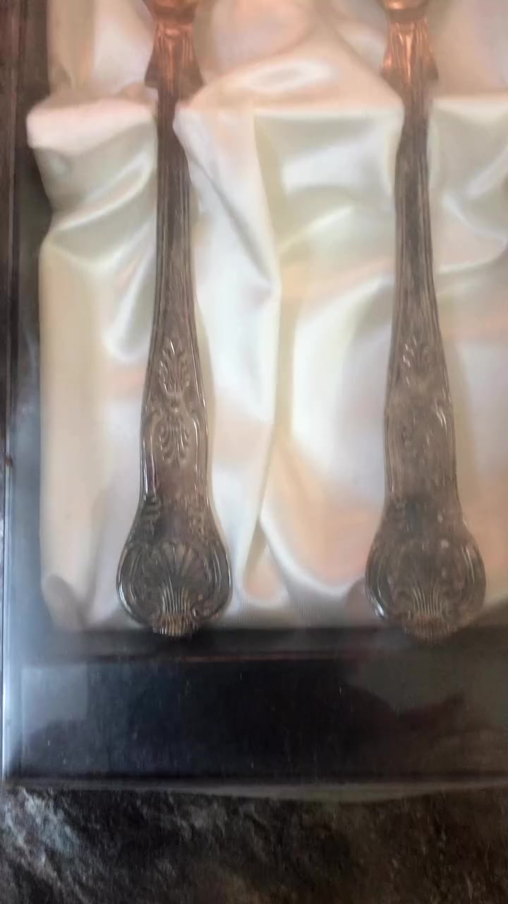 سيت أنكليزي طلاء فضة مع مزهرية برتغالية رسم يدوي 19سم سعر الفقرة 13 ألف


**إذا كنت صاحب هذا الإعلان وتريد حذفه لأي سبب، رجاءا أرسل رسالة إلى الدعم الفني**