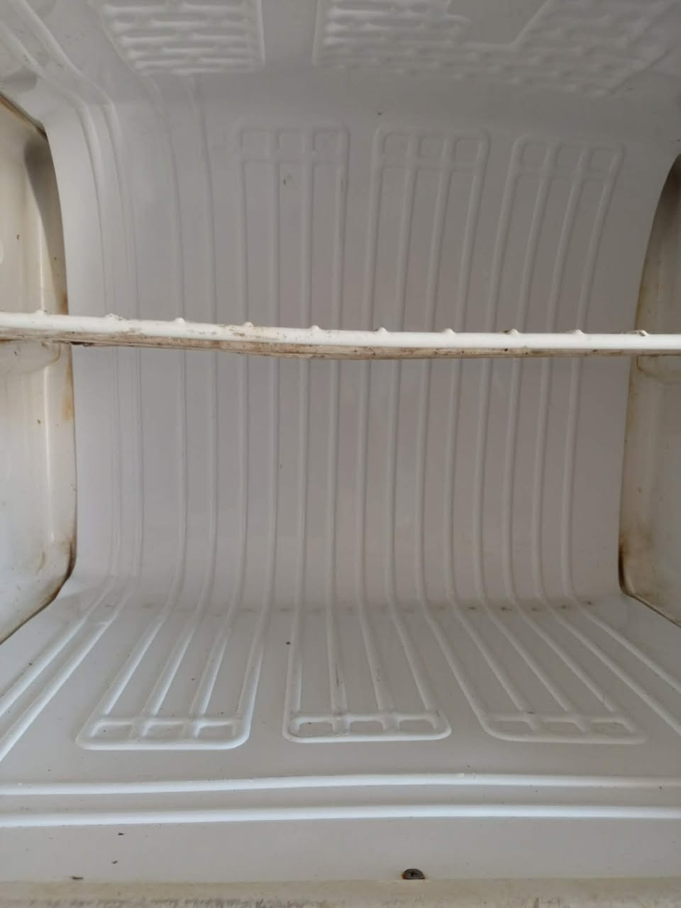 ثلاجه نضيفه على فحص سعرها 120وبيها مجال العنوان الديوانيه بدايه شارع سالم
***********
