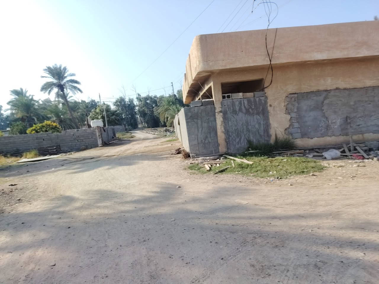 قطعه أرض طابو زراعي سند ٢٥ المساحة ٦٤٠م  وجه ١٦ نزال ٤٠ خلف مجمع الرائد وره منطقه الفارس السعر ٧٥ ***********
