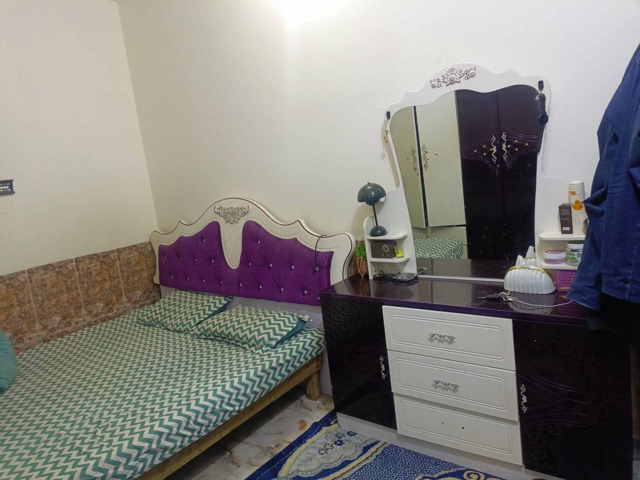 غرفه نوم مستعمله للبيع مكاني كربلاء السعر 200 وبيه مجال لتواصل ***********
