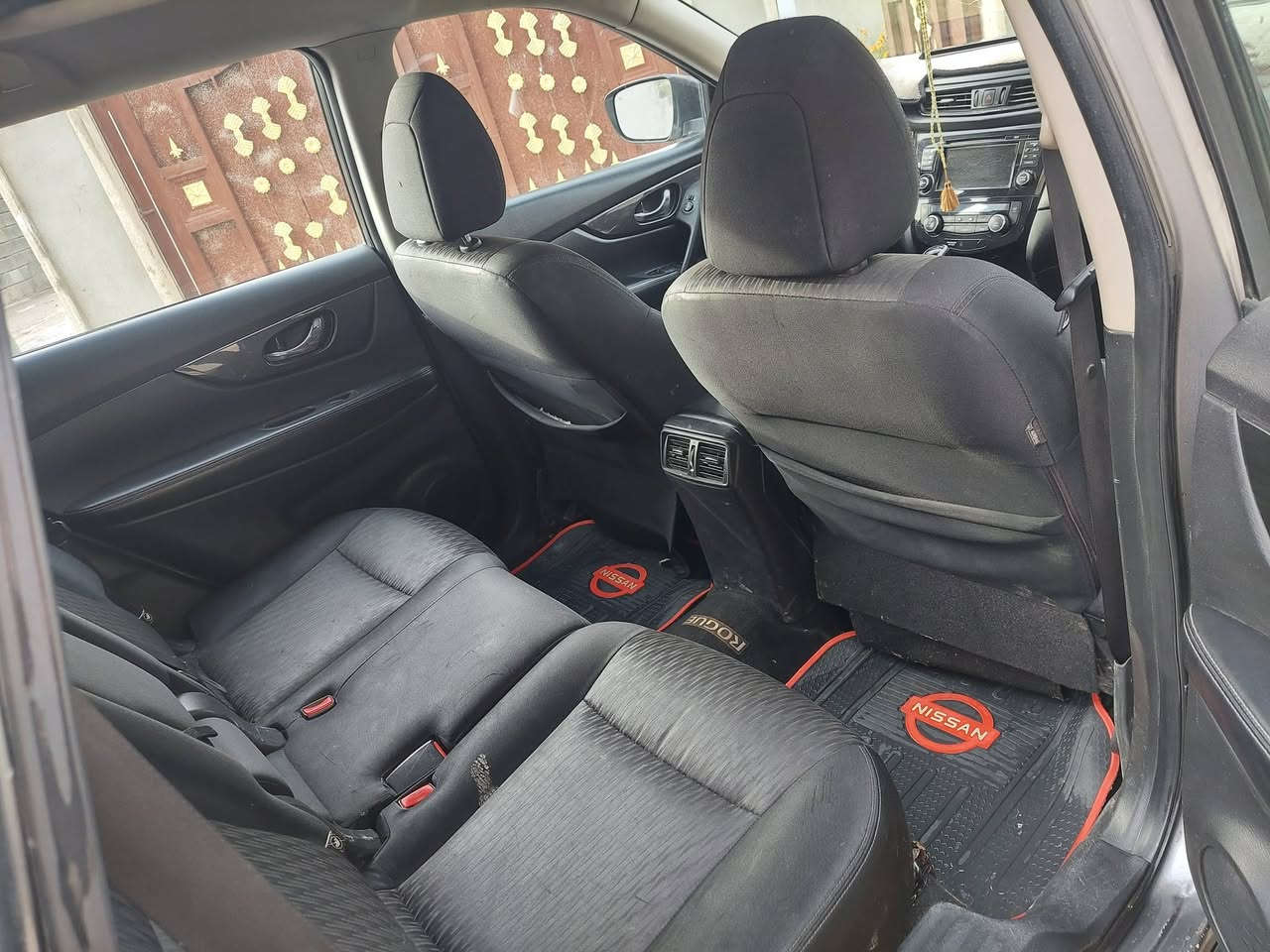 نیسان رۆج 2017 مواسەفات SV بۆ فرۆشتن ،
پێنج کامیرە،سندوق شەفت ،بەسمە،کوشن کەهرەبائی ،
سیارە حیزام سوبغ ، پێش و پاش کەبس ، بێ داخلی ، شرط ،
نرخ :- 120 $ ومەجال ، 800 $ دۆلار غرامەی لەسەرە لێی دەبری ،
شوێن پارێزگای دهۆک وقەزای بەردەرەش *********** واتساب،
