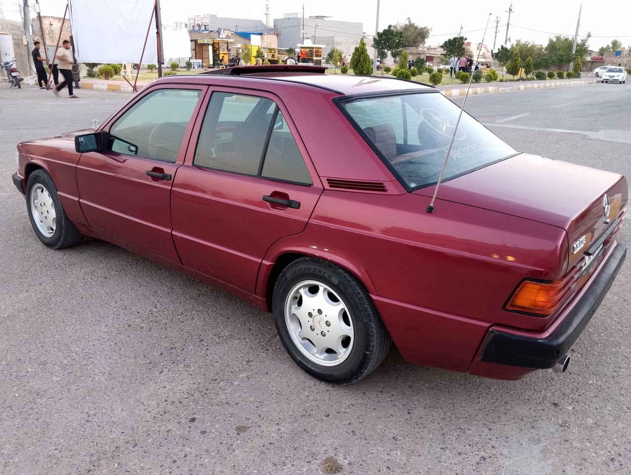 مارسدس 190 موديل 92 رقم سليمان گيرو محرك اونجي شرط سيارة جائز بيه فتحه قفل مركزي كهربائي شرط الصدر جديد طائرات جديد شرط تحويل وكاله مكاني كفري سعر 58 رقم تليفون ***********
