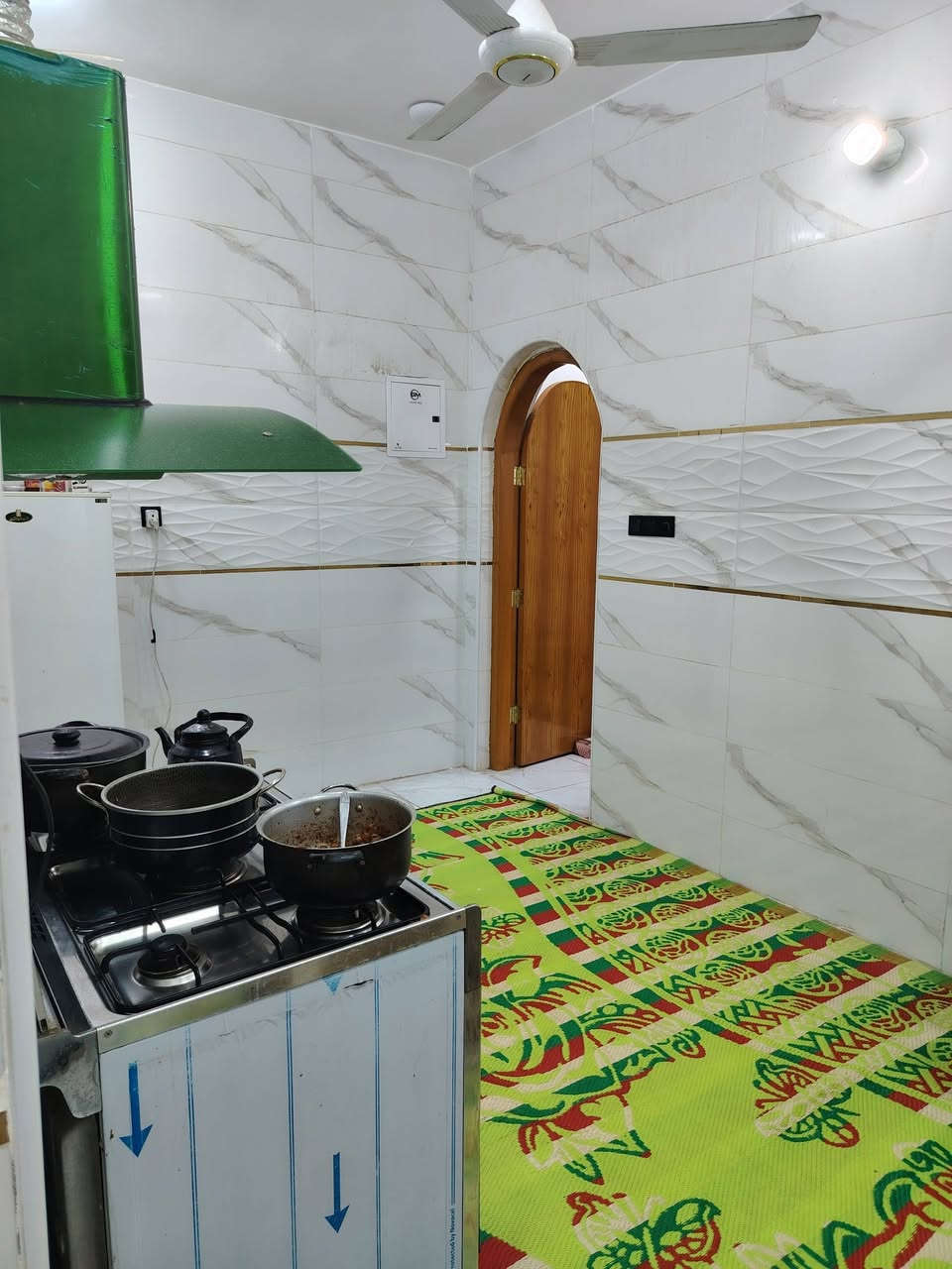 السلام عليكم بيت للبيع في حي السهيليه المساحه 100 متر البناء طابق ونص السعر والاستفسار على الرقم ***********
