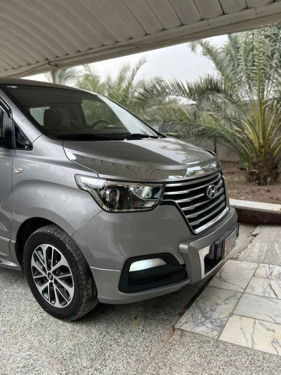 سلام عليكم ستاركس 2019 اصل vip رقم بصرة فول موصفات 1/1 دشبول سورنتو 8 راكب مكينه دبلو بلاد فقط بيه قطعتين رش جيلاتين من كوريا وتبديل باب بدون ضربه والباقي كفاله سياره نظيفه وجديده بمعنى الكلمه حداده عامه دوشمه ارضيه جلد كشنات تفصال سياره مال جناي السعر 280 عنواني بصره ***********
