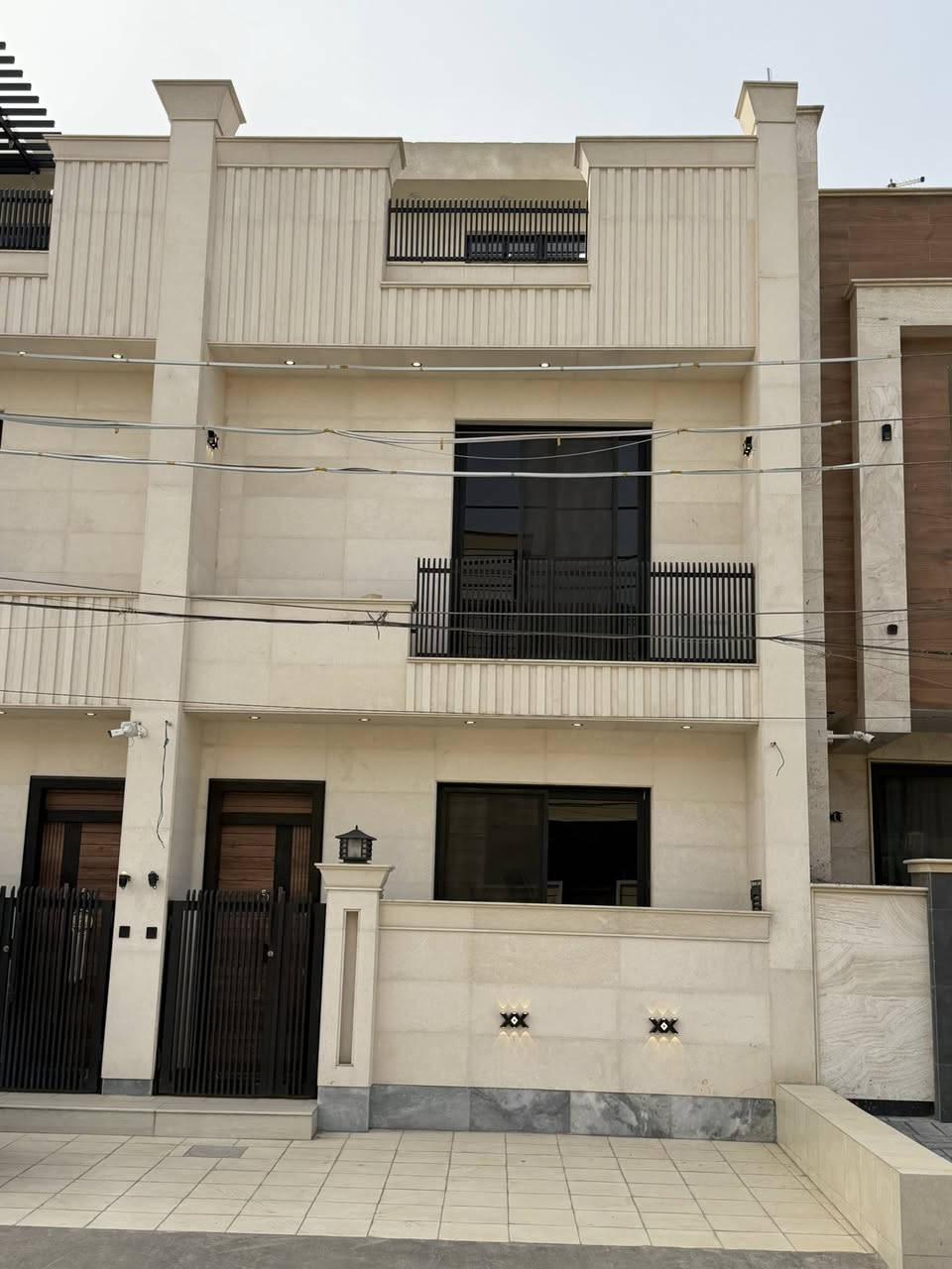 بيت للايجار في السيدية
🔹بيت للايجار في السيدية 
🔹مربع الاقتصادين خلف شارع 40 
🔹البيت موقع تجاري يؤجر تجاري فقط شركات 
🔹البيت زيرو غير مسكون بناء حديث 2025 
🔹يحتوي على ٣ غرف نوم وصالة ومطبخ وخدمات صحية 
للاستفسار :***********
——————————————
مكتب عبدالكريم يوسف للعقار
