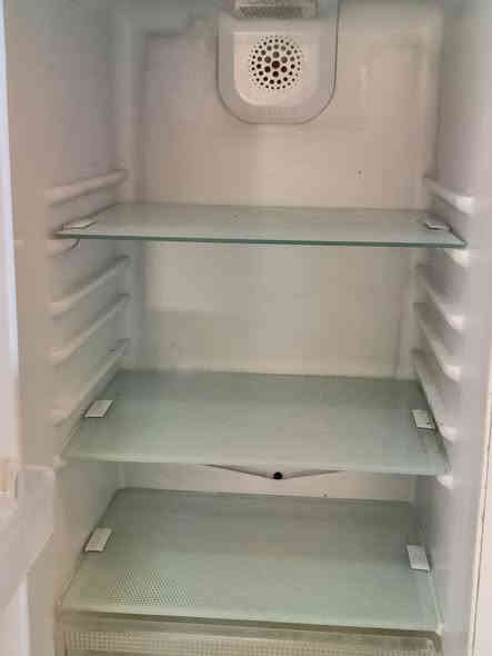 ثلاجه ومجمده ما داخله تصليح سعر 400وبيه مجال رقمي ***********
