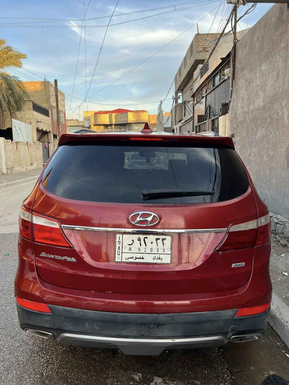 السلام عليكم 
سيارة هيونداي سنتافيا كراند موديل ٢٠١٥ رقم بغداد مكانها البياع  لون احمر دم الغزال بيها جاملغ وربع بنيد صبغ السيارة بدون ايرباك
فول مواصفات عدا البانوراما استخدام قليل السيارة ماشية ٤٢ ميل حقيقي 
محرك ٣.٦ 
٦ سلندر 
دفع رباعي AWD
٧ راكب 
كشنات كهربائية جلد وتدفئة
مانع انزلاق 
حساسات مري + حساسات جانبية + امامية + خلفية
الداخل بيجي ارضية مدوشمة 
تبريد ثلاثة قطع منفصل 
ثلاثة انظمة قيادة
‏Hill Assist (مساعدة صعود المرتفعات
كاميرا خلفية
جنطة كهرباء 
نظام ايكو 
رادار بالمري 
سعرها ١٥٥ 
للاستفسار اكثر اتصال ع الرقم *********** / ***********
