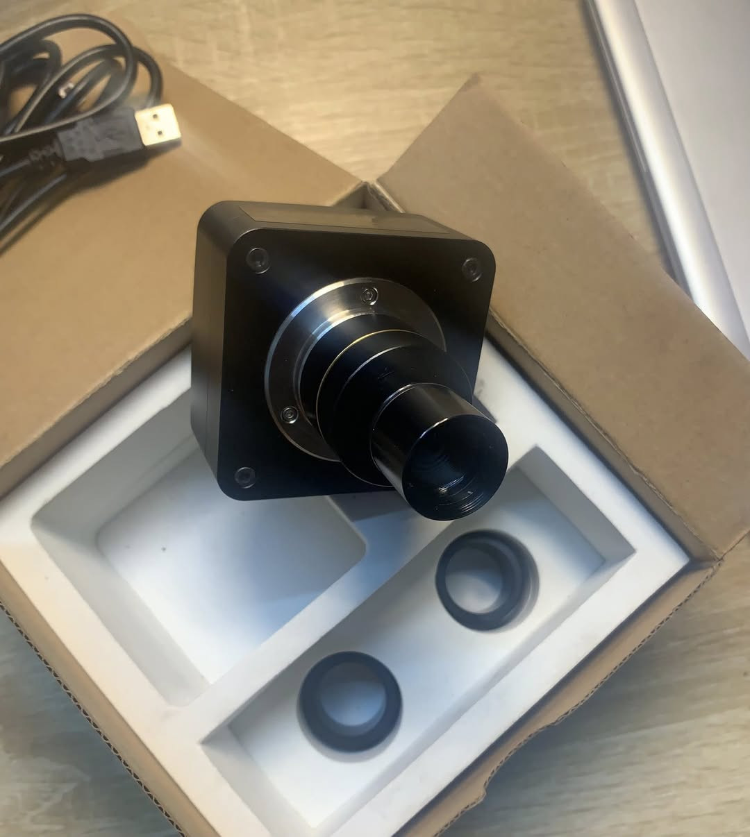 السلام عليكم 

كاميرا رقمية صناعية (Industrial Digital Camera) تُستخدم مع المجاهر أو أدوات الفحص البصري. 
الدقة: 14 ميجابكسل (14MP).
مستشعر Aptina CMOS الملون بمقاس 1/2.3 بوصة.
الاتصال: واجهة USB 2.0 لنقل البيانات والفيديو المباشر.
الاستخدام: مثالية للتطبيقات التعليمية والمهنية والاستكشافية.
تعمل على جميع الانظمة الالكترونية 

التواصل على الخاص
لا يوجد توصيل / العنوان بغداد حي اور


**إذا كنت صاحب هذا الإعلان وتريد حذفه لأي سبب، رجاءا أرسل رسالة إلى الدعم الفني**