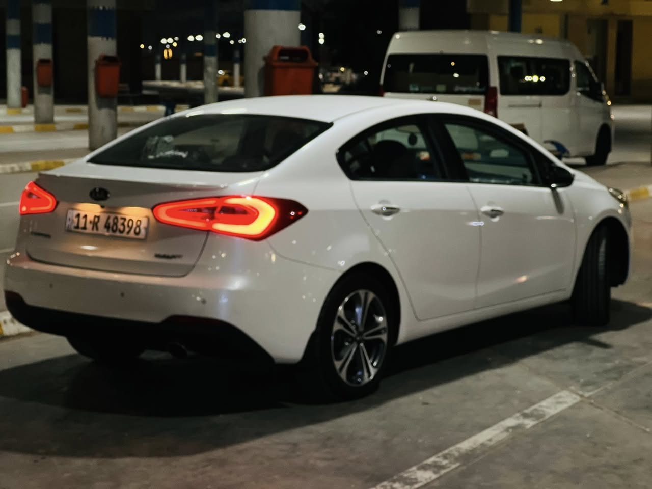 سيراتو ٢٠١٥ كفاله عامه من الضربه ولصبغ وتبديل ولبارد ولشخط ورصعه وكلشي على ايدي السياره استخدام شخصي ماشيه ٩٠ فول مواصفات على البصمه ثلاث انضمه قياده حساس امامي خلفي شاشه كامره  ويل كب  مري شفط. منضومه زنون جديده. حداديه. توني. مبدله. حت الدبلات. طخم تاير. جديد دلوب الأصلي السياره ماييه. كل نقص مكاني ناصريه السعر خاص   مكينه. ١٦٠٠ دوش 
***********
