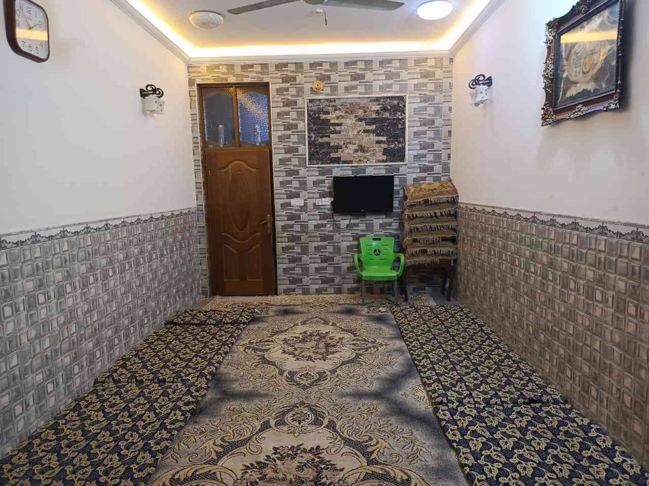 سلام عليكم دار للبيع  طابو صرف المساحه 150متر الموقع حي عدنان خلف المدرسه على شارع 20  البيت طابقين يحتوي على استقبال 4اله ربع في6اونص غرفه نفس القياس المطبخ 3اوربع في5 غرفه 4في5 صاله 4في 7 صحيات خارجيه اوداخليه الاستفسار الإتصال *********** ***********
