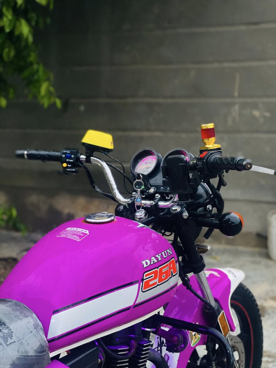 سلام عليكم دايون للبيع موديل ٢٢ اوراق محرك ٢٠٠  مكاني بابل عوفي مستعجل على بيعته السعر ١٣٥٠ بيه مجال قليل نقصه فقط صينيت الزنجيل. الاستفسار ***********
