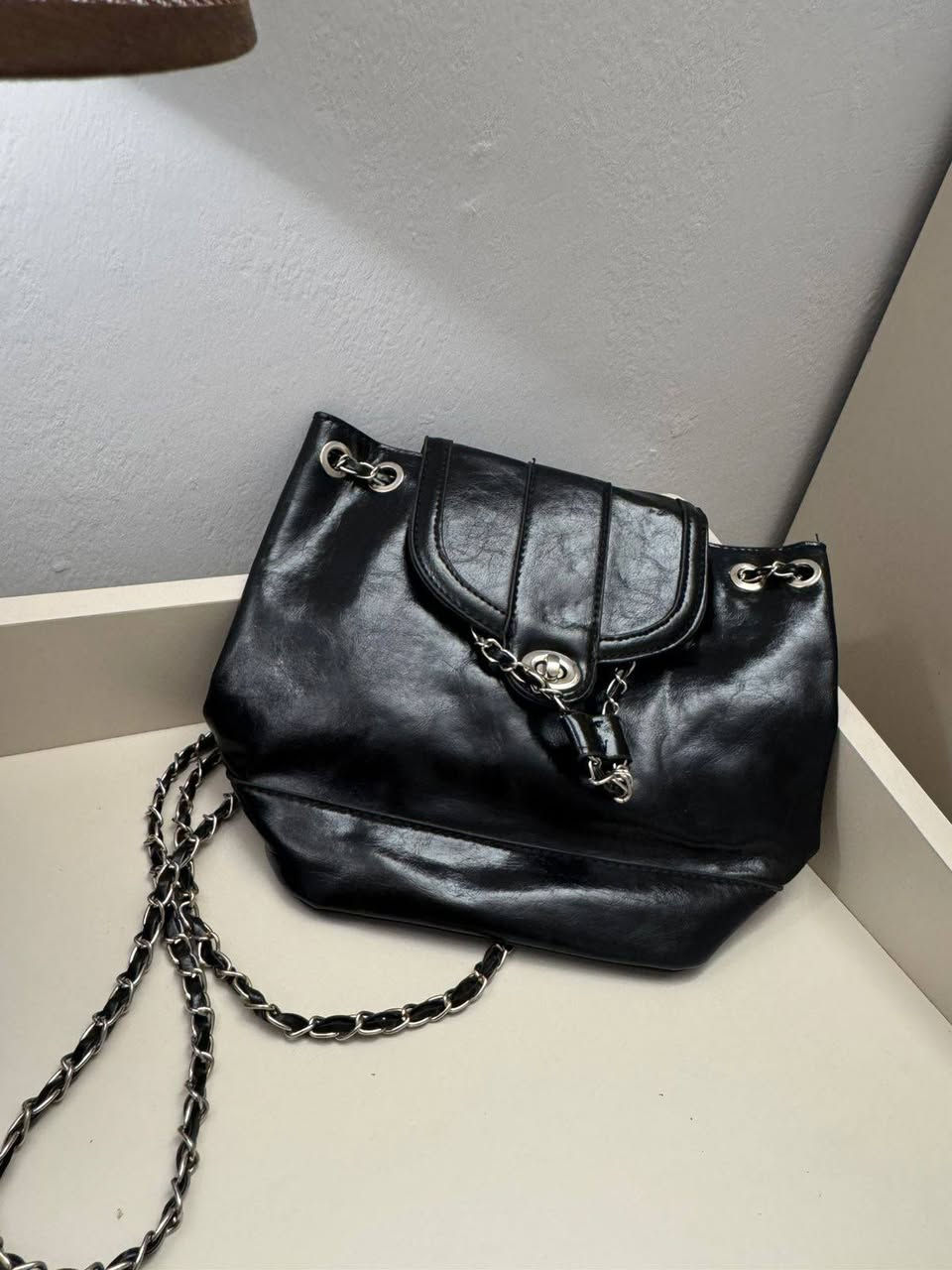 مرحبا جبت وجبه جنط من الصين وجبه راقية وجدا ممتازة بس اني عندي دوام وماعندي مجال ابيعه ومااعرف اشون ابيعهن هاي نموذج منهن اني عندي اهواي والي يريد يشتريهن هور يحدد السعر لان مااعرف ابيش ابيع لان هنه اهواي مكاني بغداد الكاضميه


**إذا كنت صاحب هذا الإعلان وتريد حذفه لأي سبب، رجاءا أرسل رسالة إلى الدعم الفني**