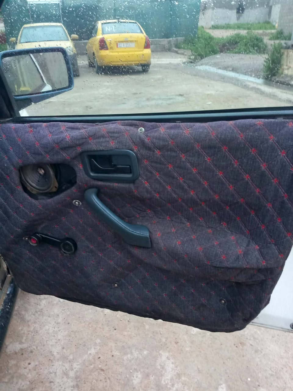 السلام عليكم 
سيارة فورد / ايسكورت 
صاعدة هزة وباقية فقط على بصمة الشرعي وتسليم الارقام 
كابون بانزين ما بيها بعد تسليم الارقام تسجل على كابون 
كير ومحرك ما بيهم شي 
تخم حدادية وسط / تايرات وسط 
داخل مثل ما موضح بالصور والفديو 
الجام كله سليم ما بيهم كلشي لا فطر ولا كسر 
لمعرفة السعر الاتصال على الرقم 
*********** 
***********
