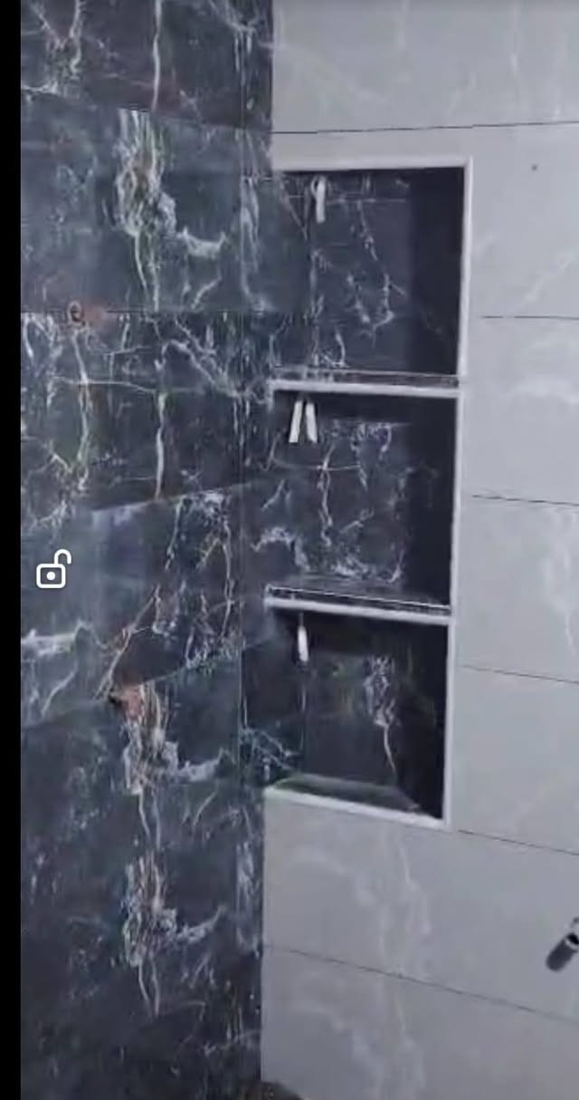 السلام عليكم اسطه سيراميك متفرق حالين ابسعر مناسب شغل شرط رقم واحد رقم الهاتف ***********
