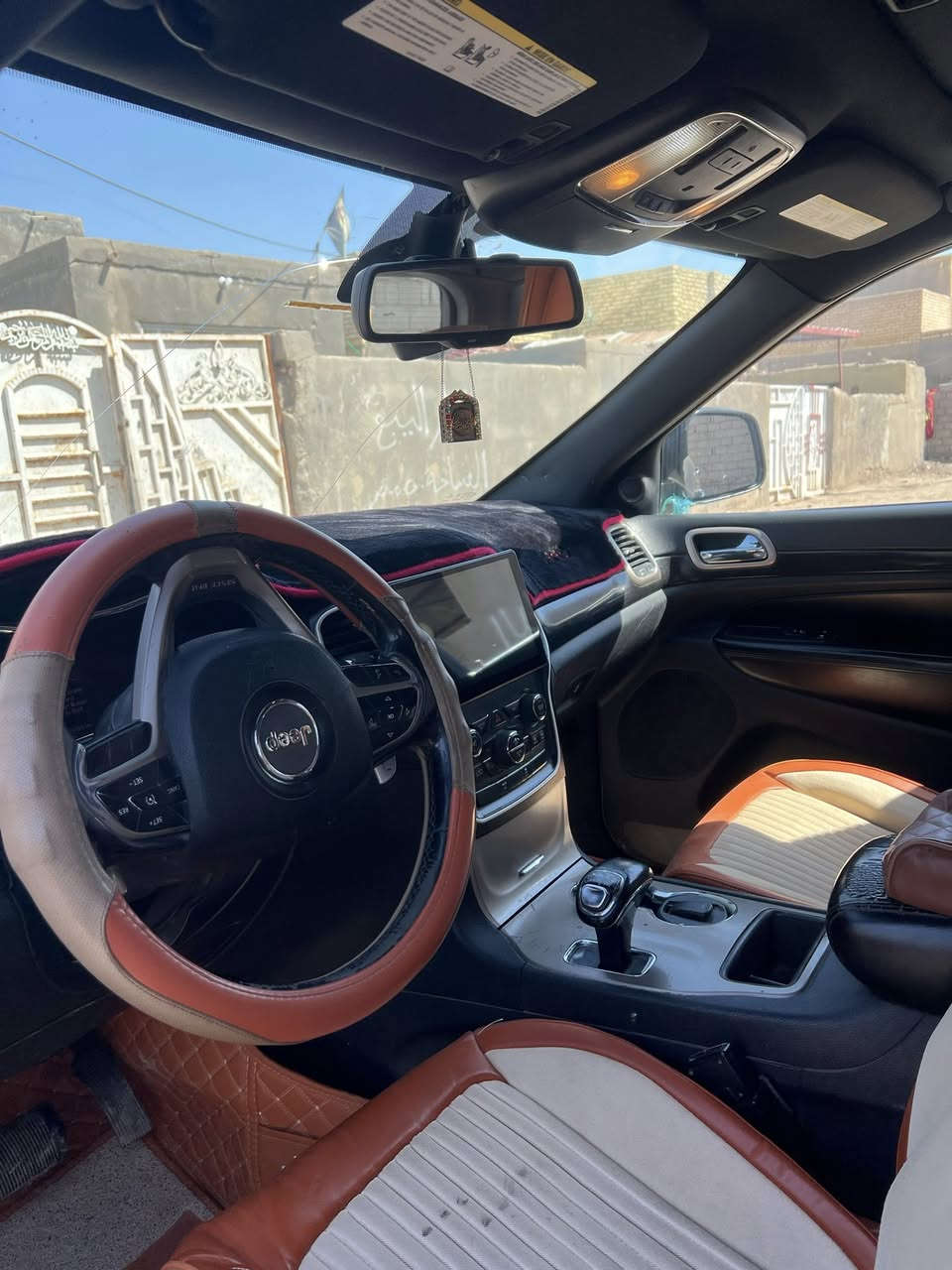 سياره جيب لاريدو 2014 ست سلندر  فول مواصفات ضرر وبنيد وجاملغ استفسار عل رقم***********
